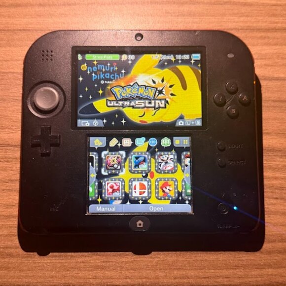 Nintendo 2DS Console Black/Red with Pokemon Bank, Poke Transporter & Games - Picture 7 of 16